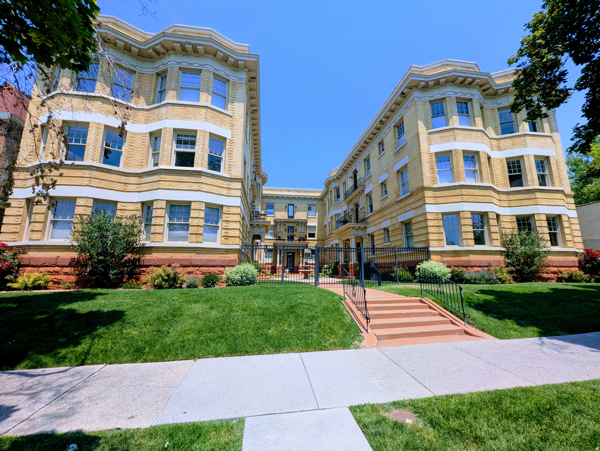 IVANHOE APARTMENTS CONDO - Residential