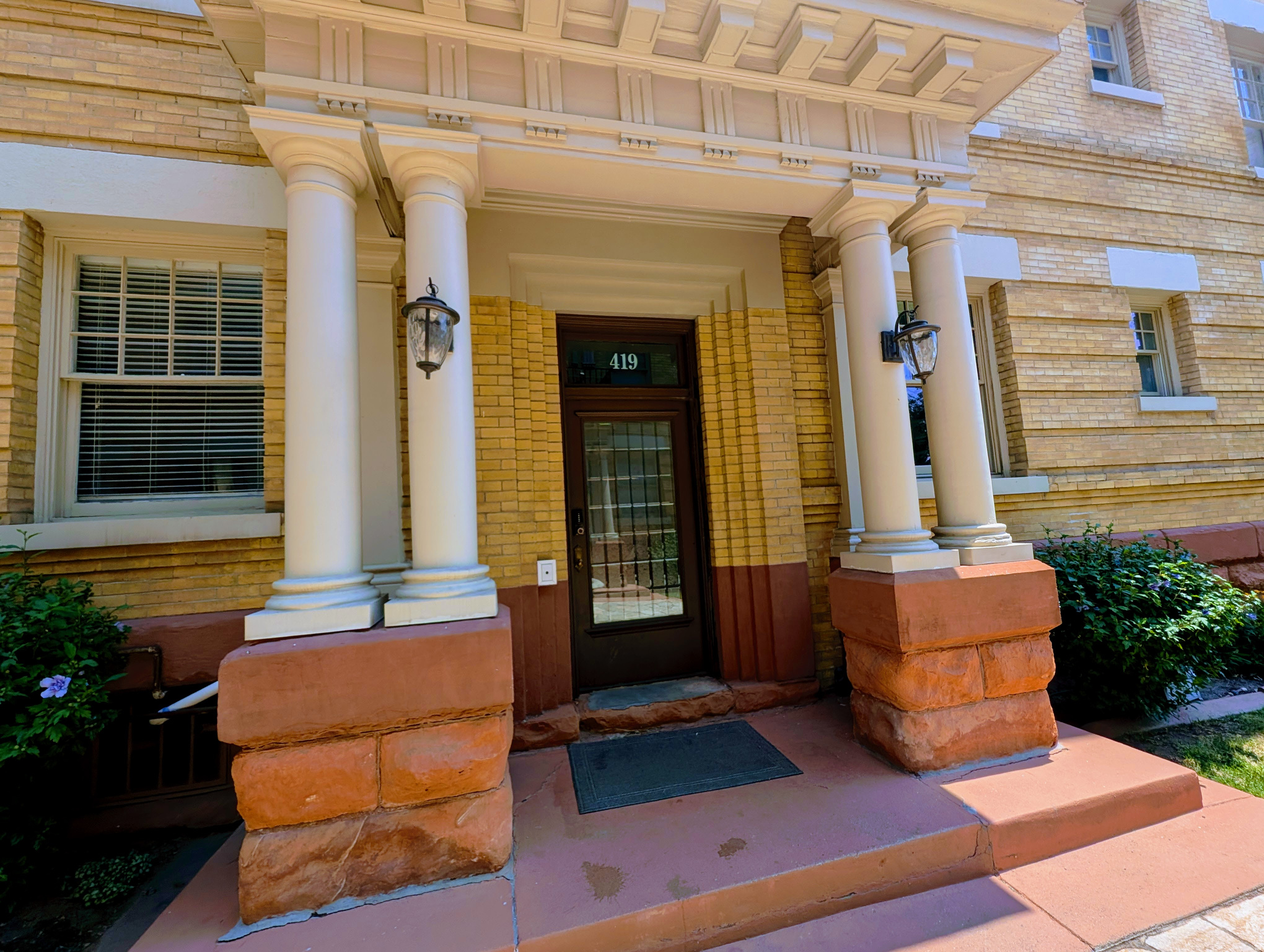 IVANHOE APARTMENTS CONDO - Residential