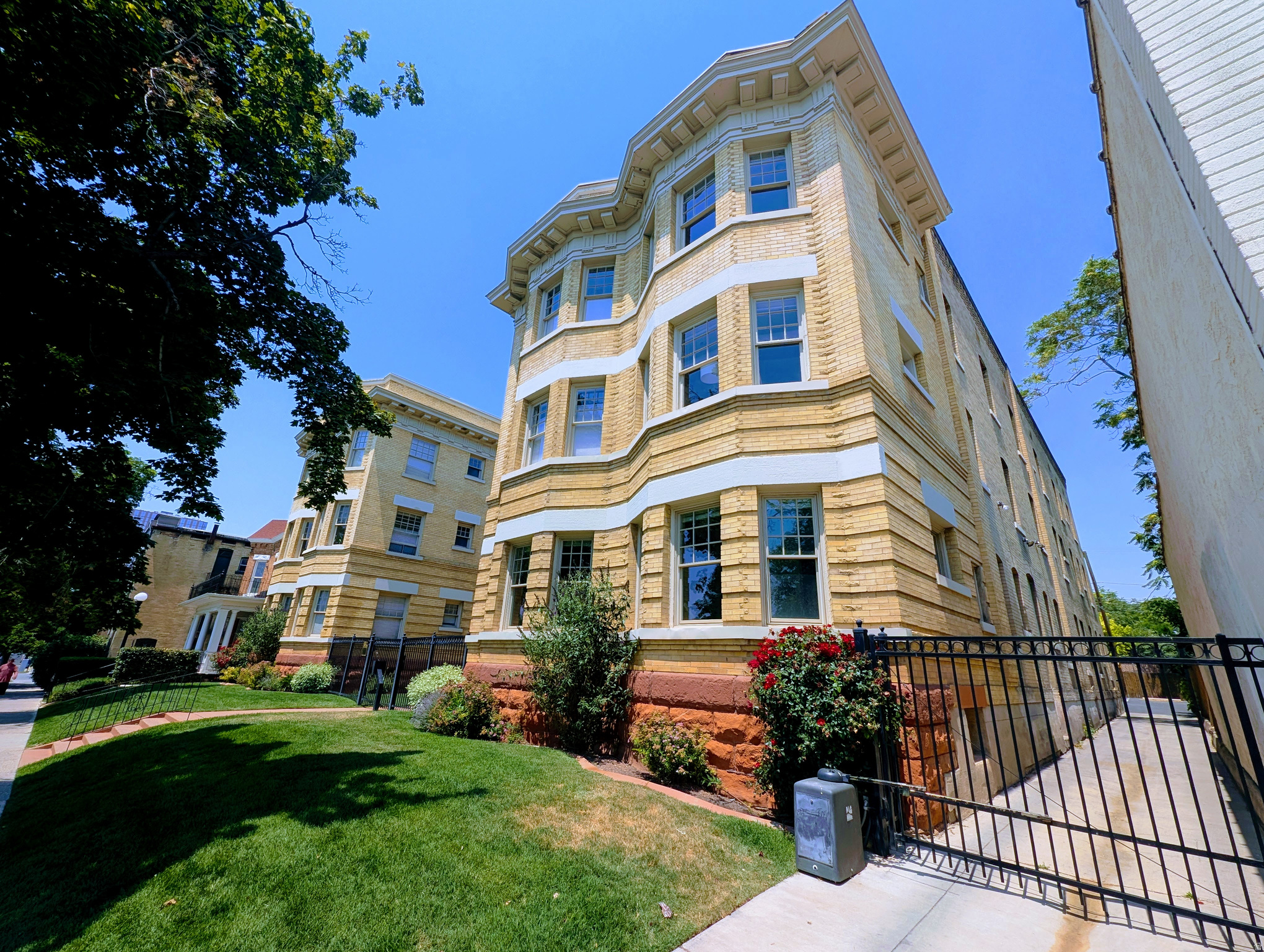 IVANHOE APARTMENTS CONDO - Residential