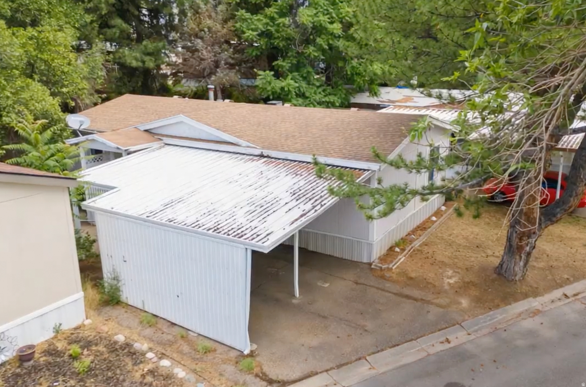 Just remodeled! 3 bed, 2 bath home (~1,152 sq ft) built in 1991 in Ridgewood Estates. Functional open layout with spacious living area and private primary suite. Move-in ready with great natural light and storage. Close to shopping, dining, and major roads. Buyer must be park approved; lot rent  $1,025/mo. Financing options available based on approval.