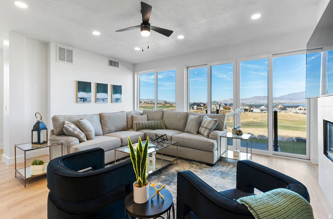 FAIRWAYS TOWNHOMES - Residential