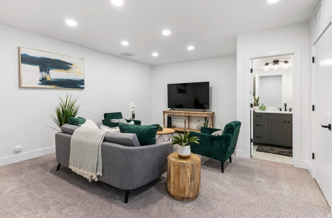 FAIRWAYS TOWNHOMES - Residential