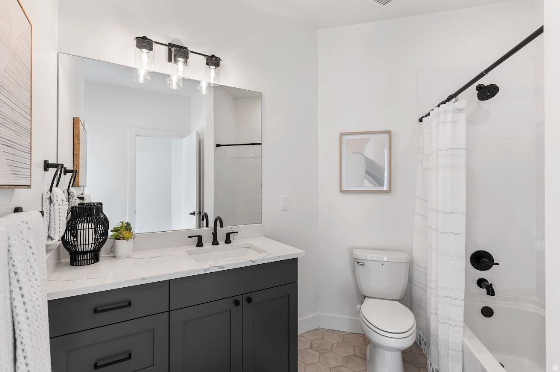FAIRWAYS TOWNHOMES - Residential