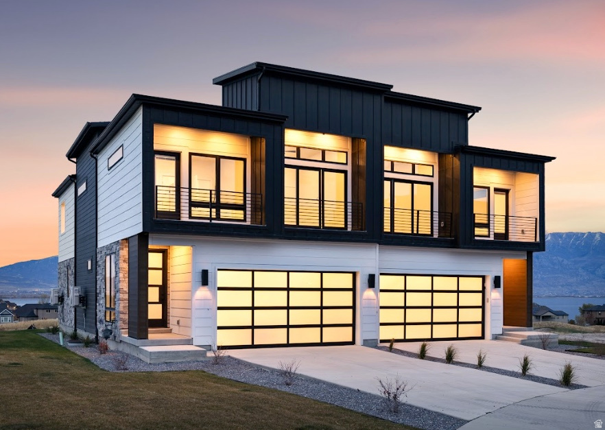 FAIRWAYS TOWNHOMES - Residential