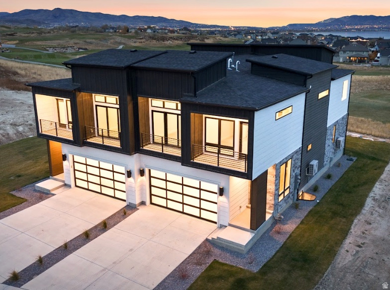 FAIRWAYS TOWNHOMES - Residential