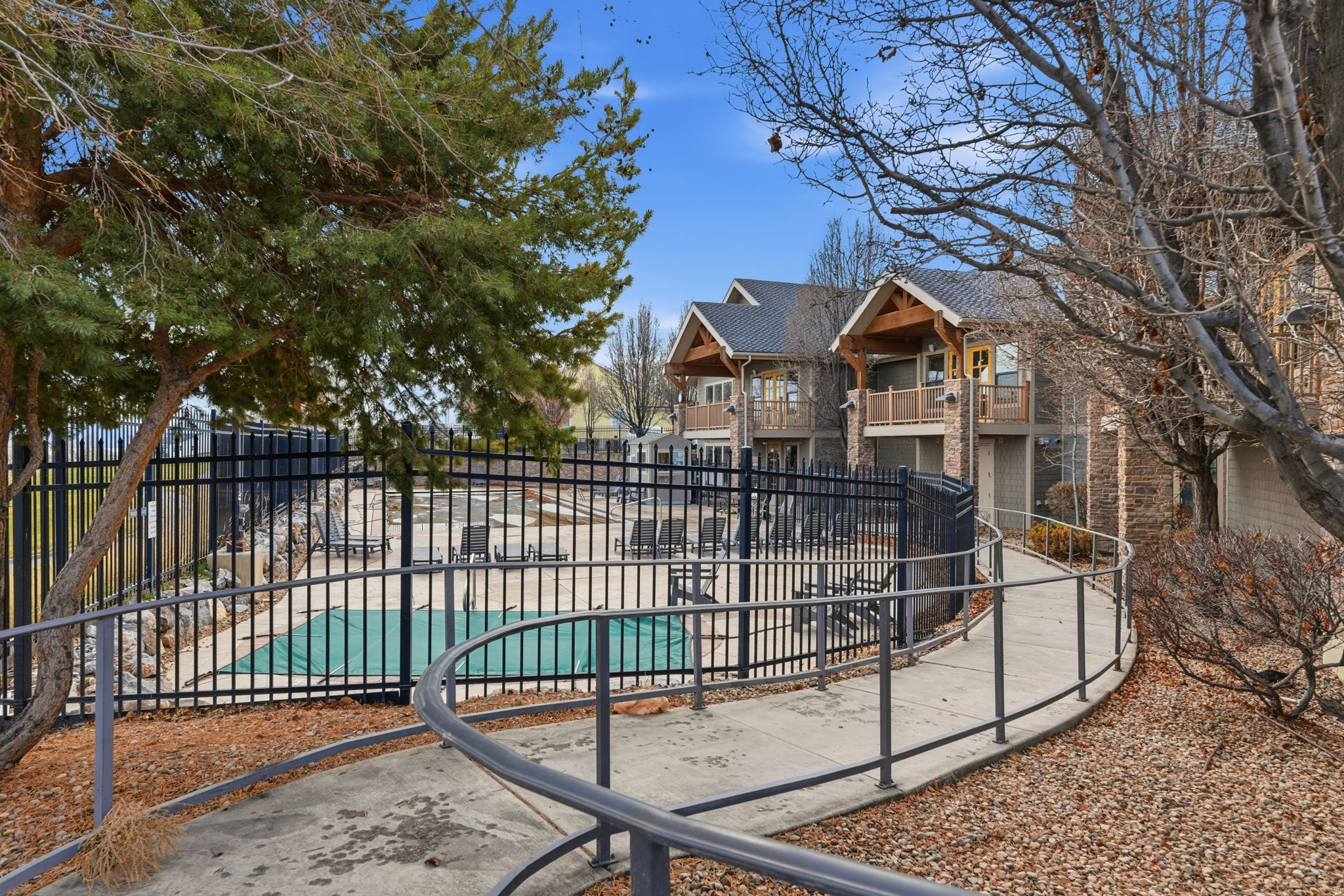 FAIRWAYS TOWNHOMES - Residential