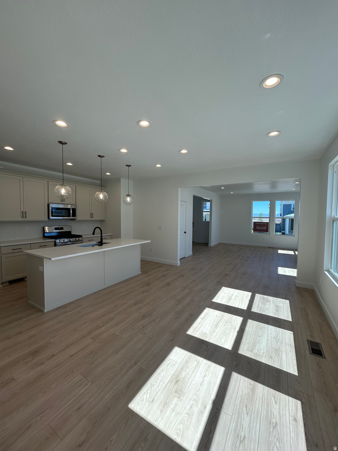 DAYBREAK - Residential