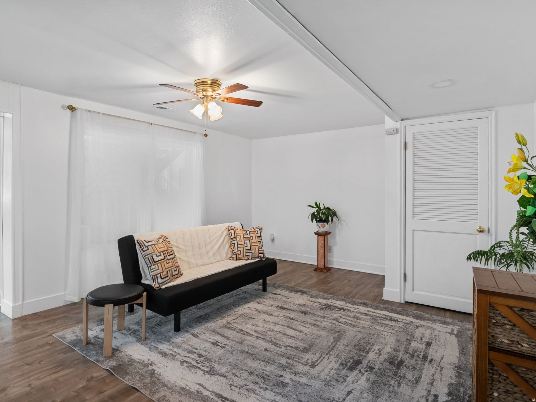 WILLOWBROOK HILL CON - Residential