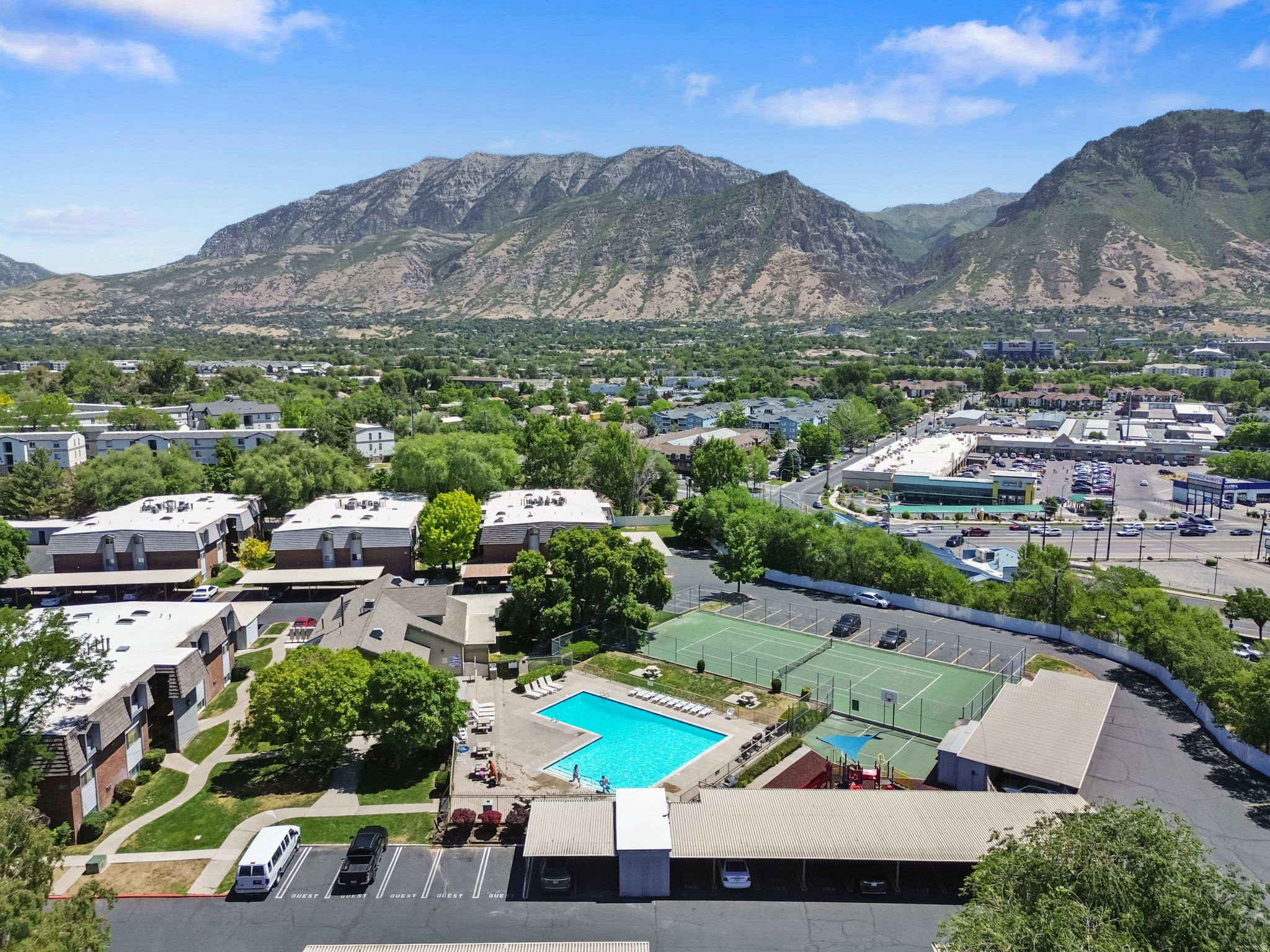 WILLOWBROOK HILL CON - Residential