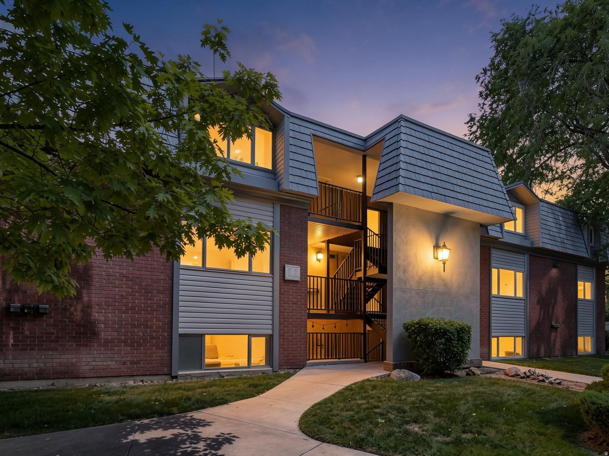 WILLOWBROOK HILL CON - Residential