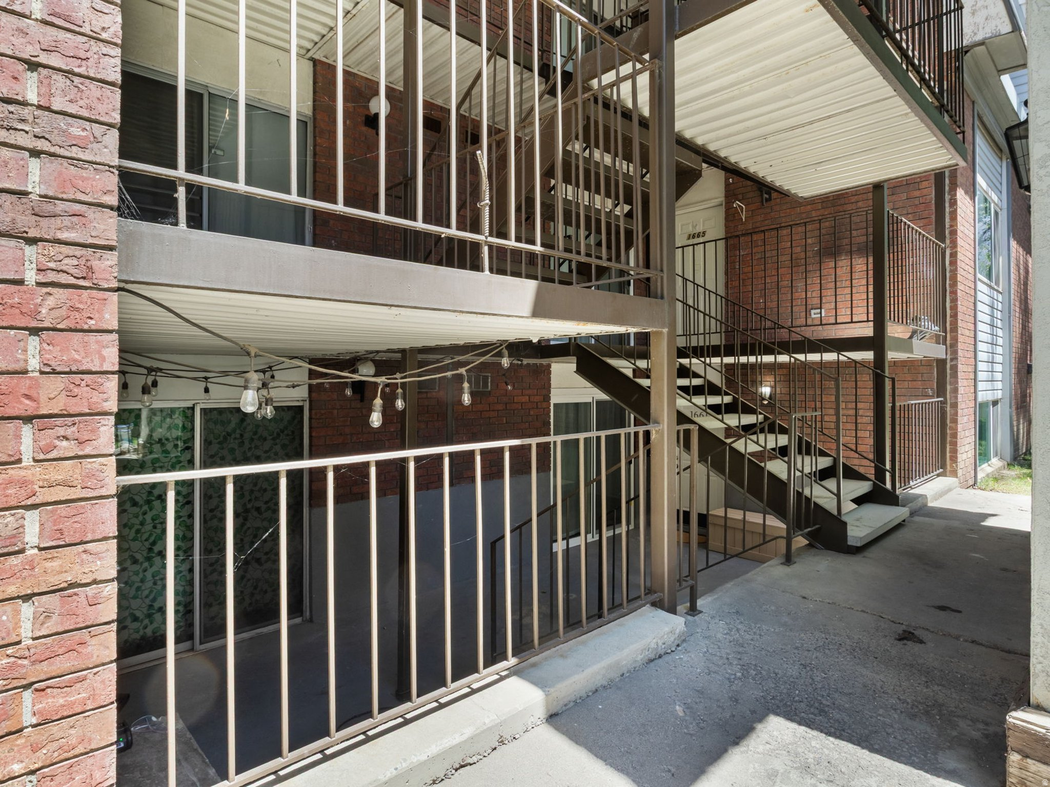 WILLOWBROOK HILL CON - Residential