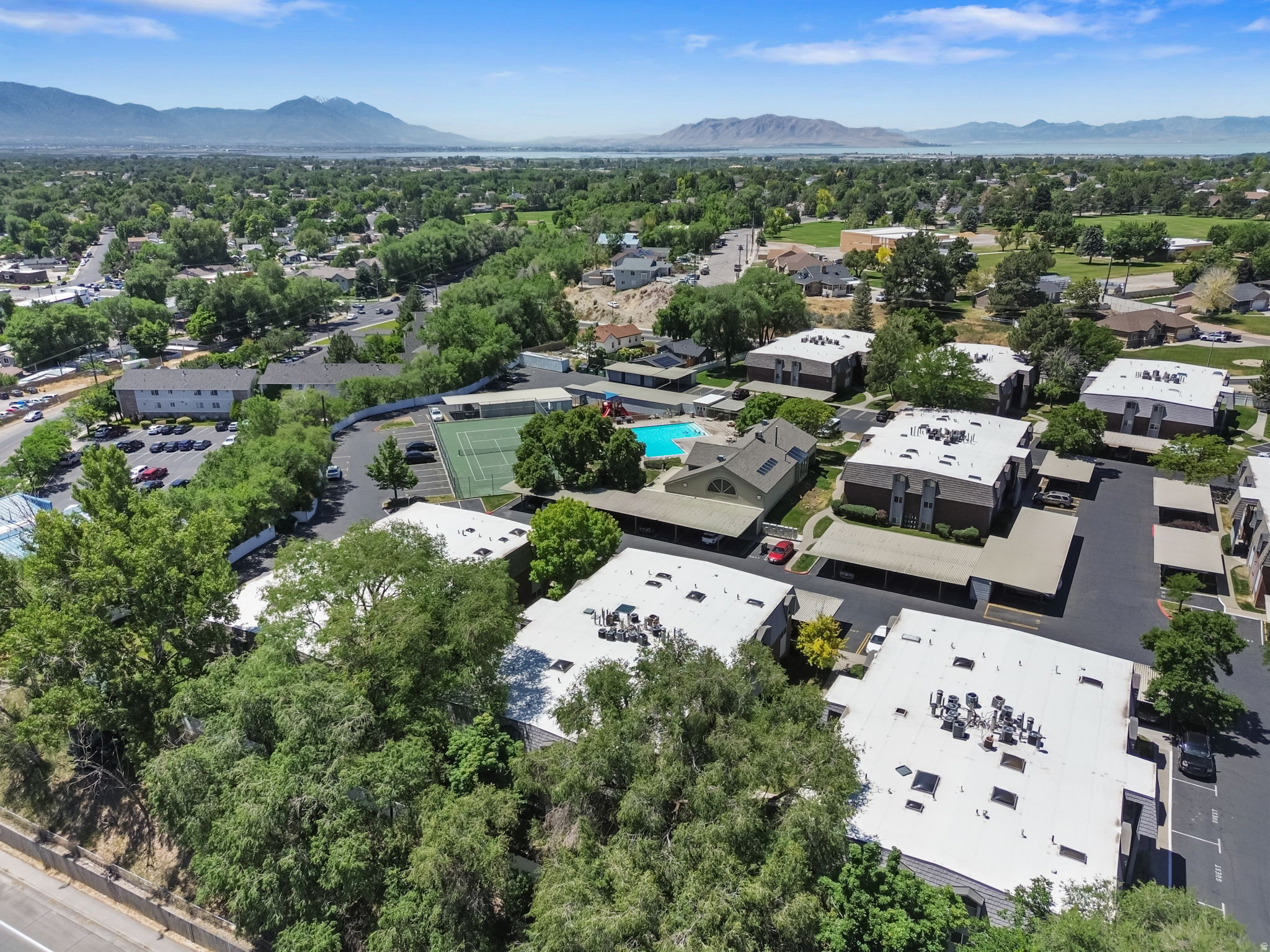 WILLOWBROOK HILL CON - Residential