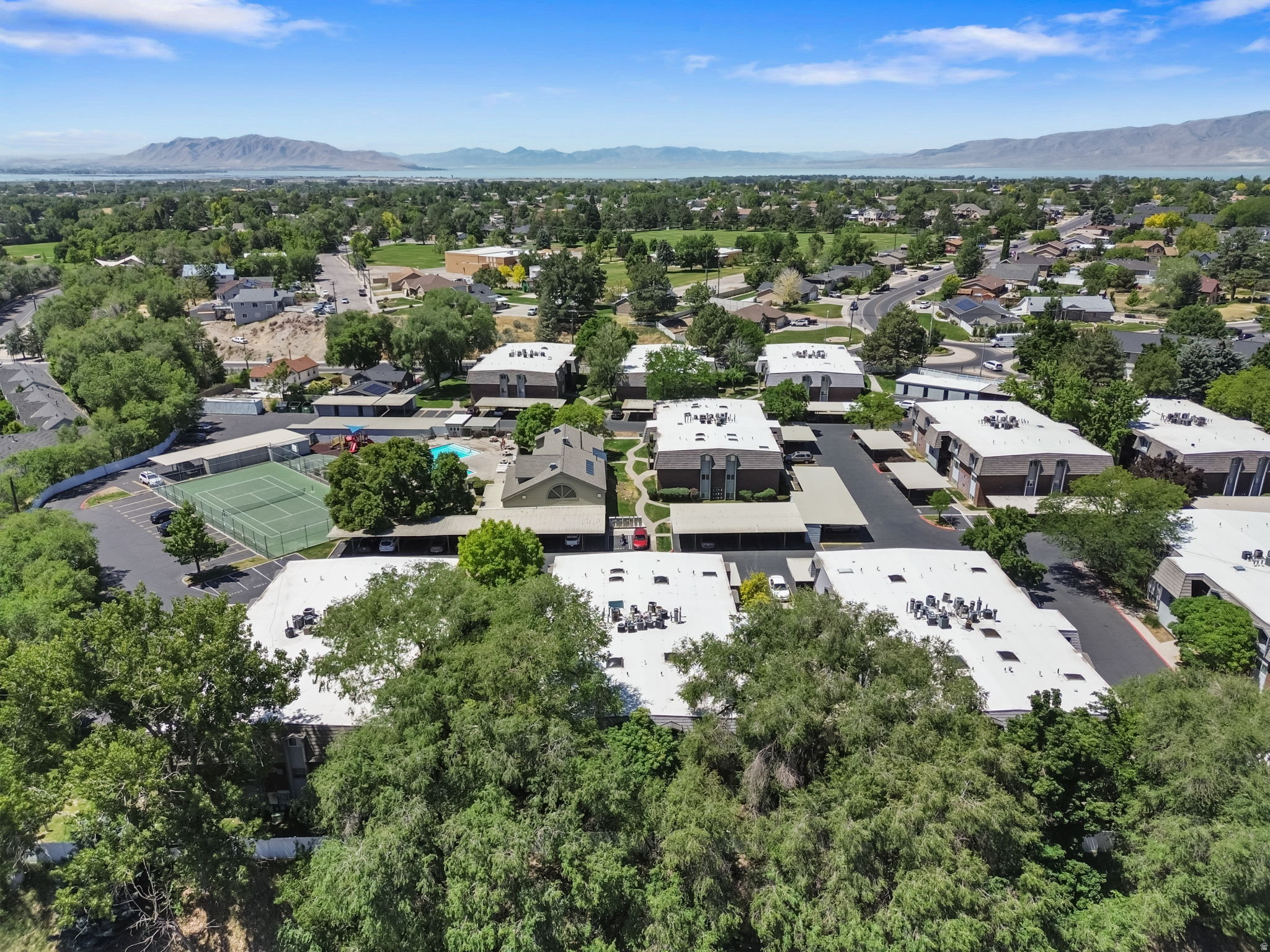WILLOWBROOK HILL CON - Residential