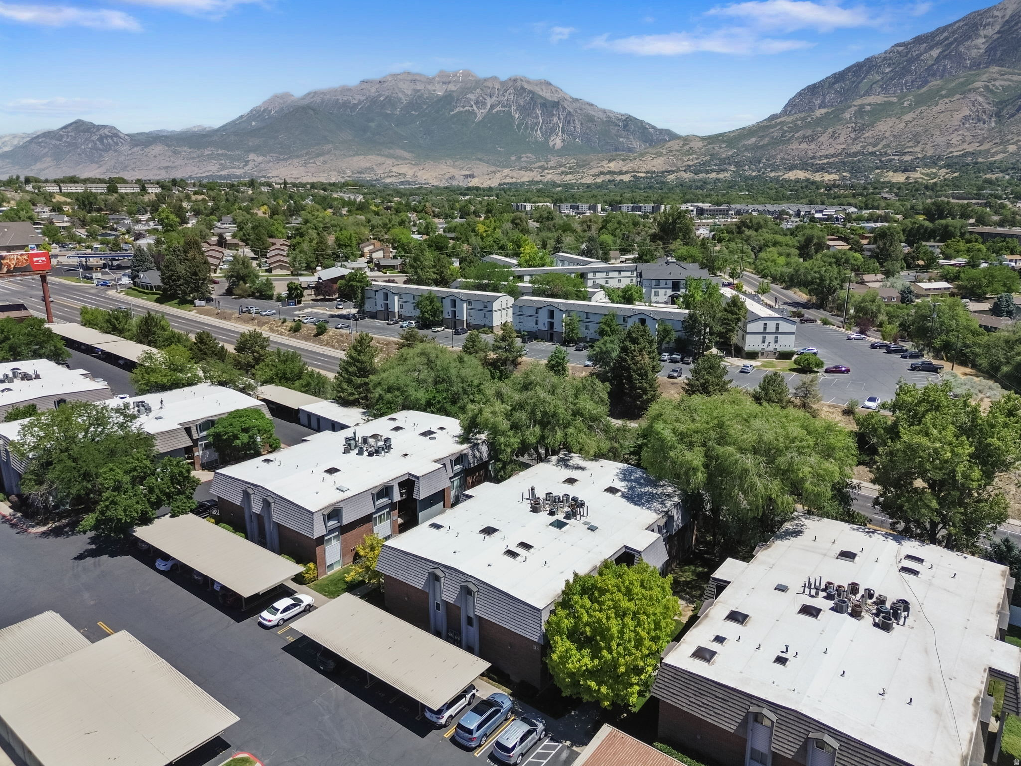 WILLOWBROOK HILL CON - Residential