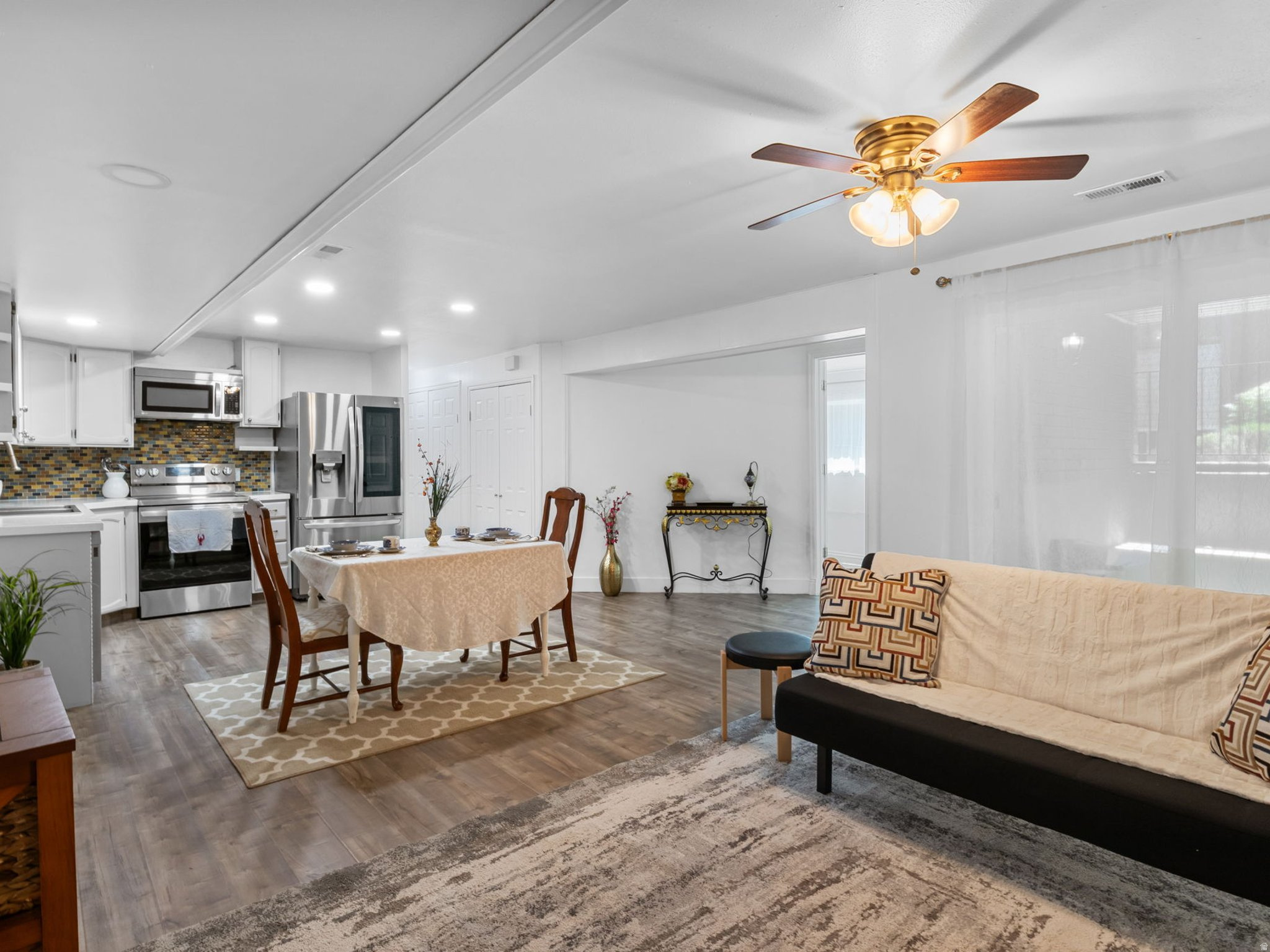 WILLOWBROOK HILL CON - Residential