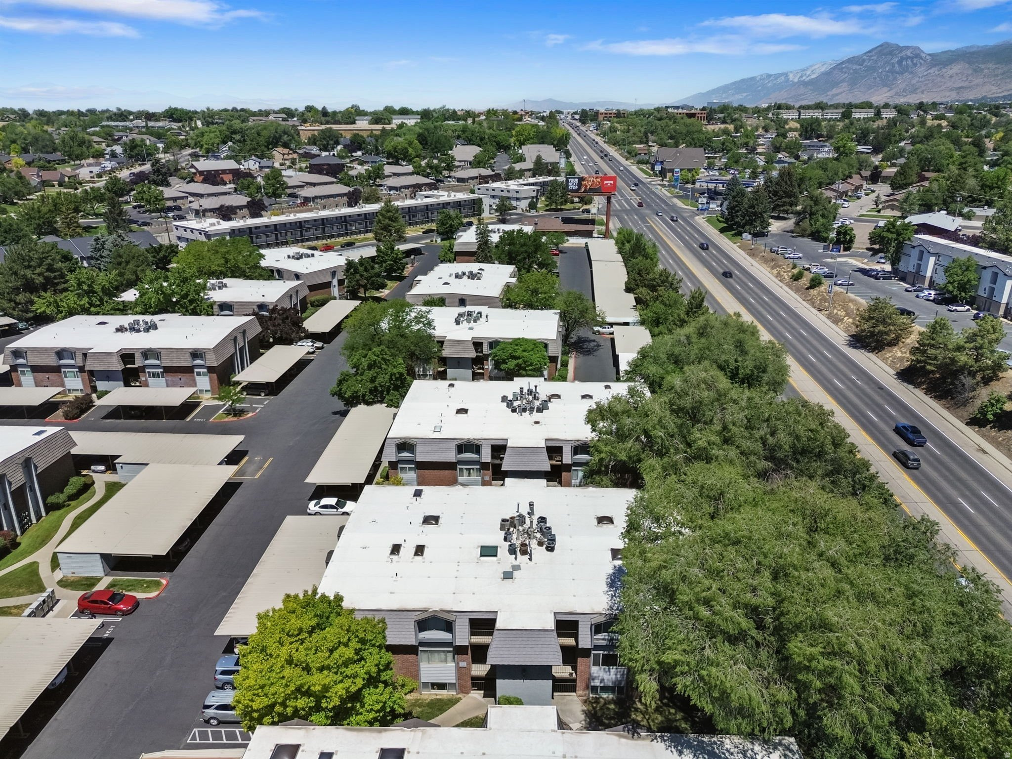 WILLOWBROOK HILL CON - Residential