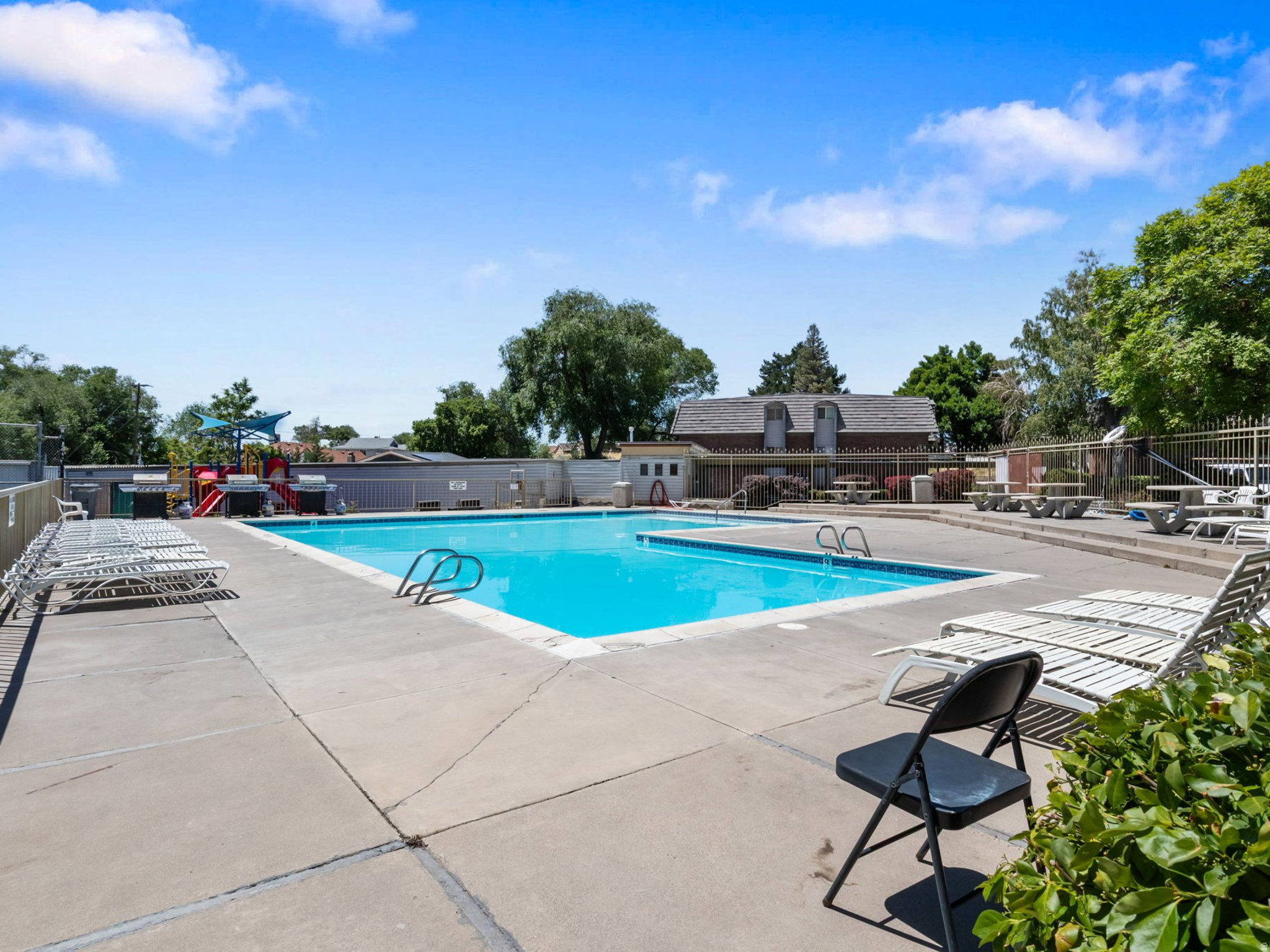 WILLOWBROOK HILL CON - Residential