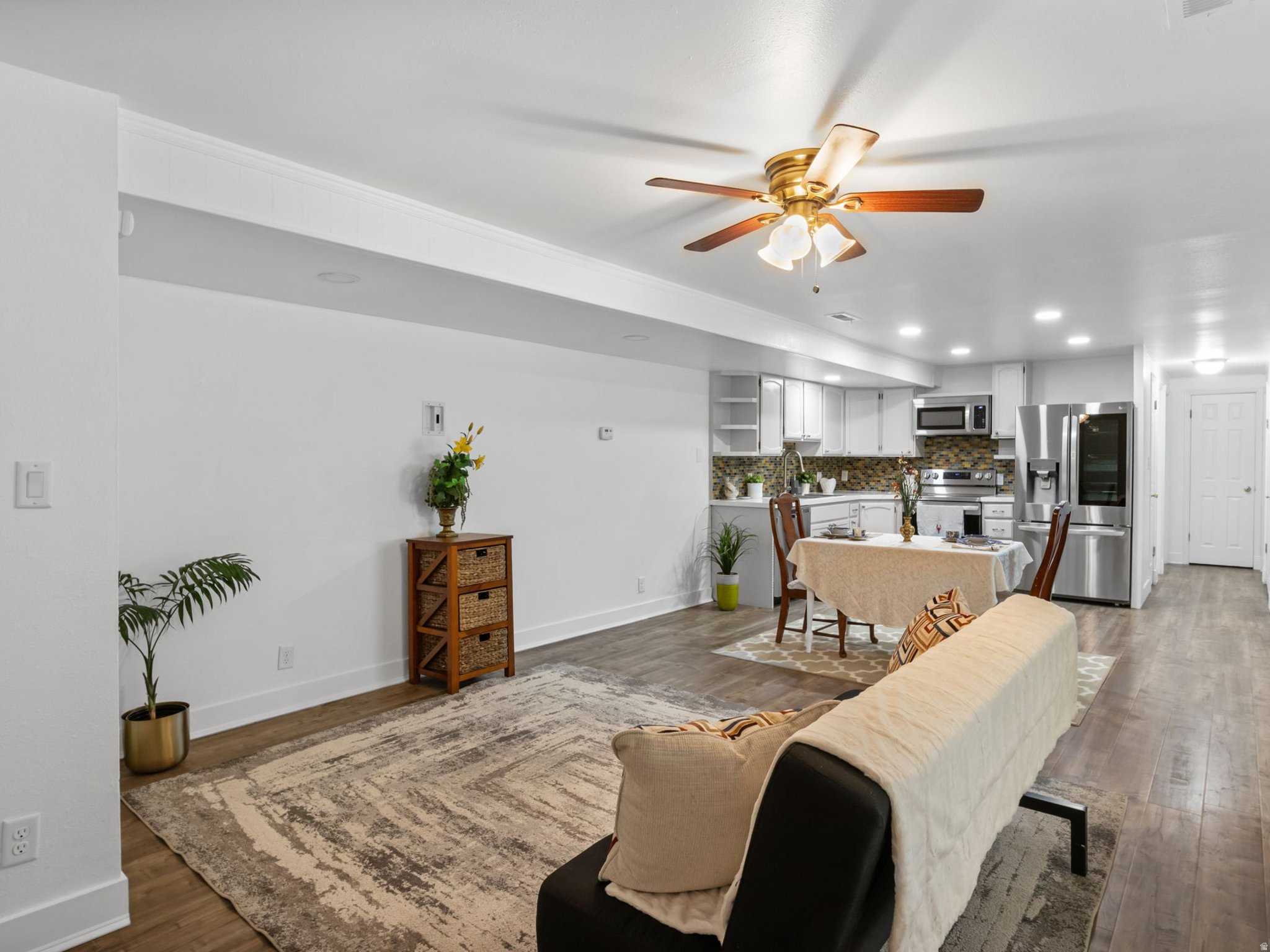 WILLOWBROOK HILL CON - Residential