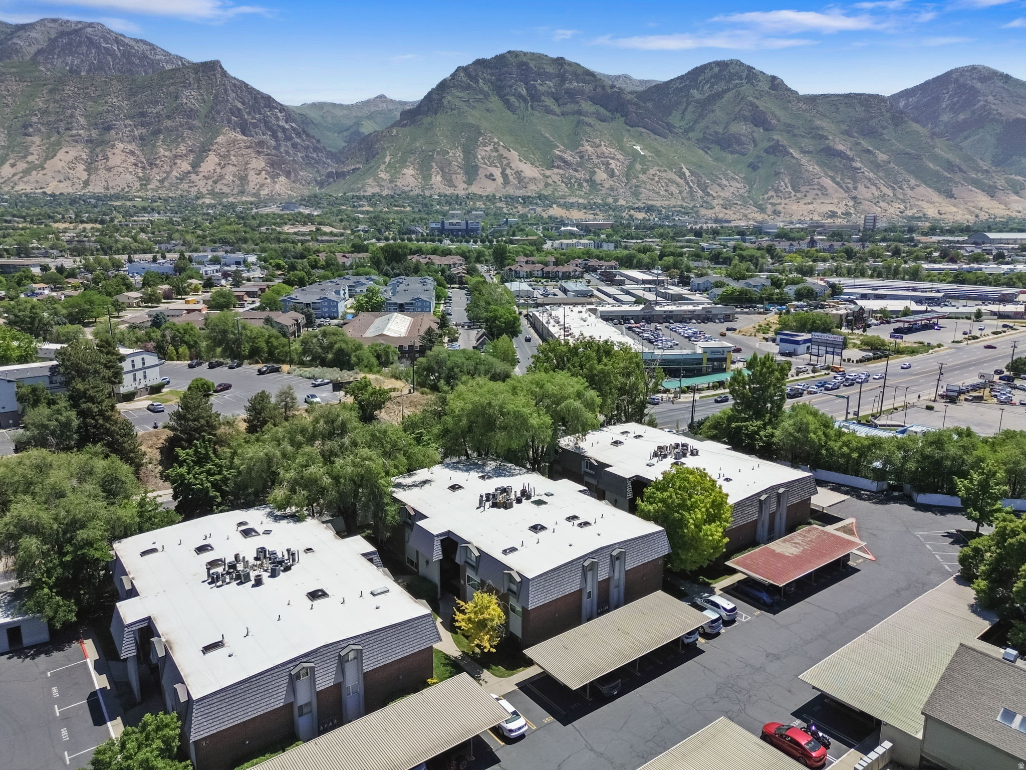 WILLOWBROOK HILL CON - Residential