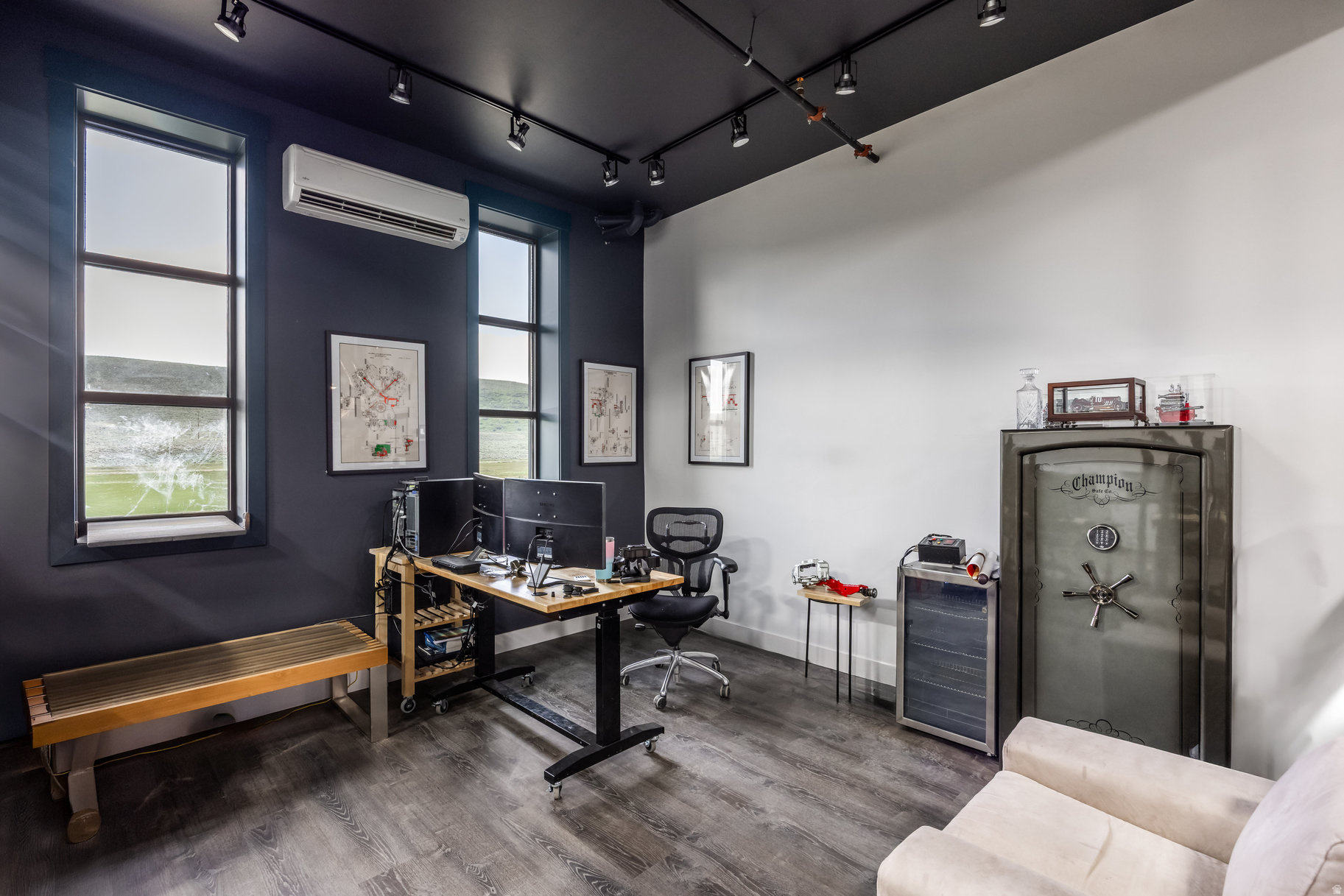 PARK EAST II BUSINESS COMMUNITY CONDOS - Residential