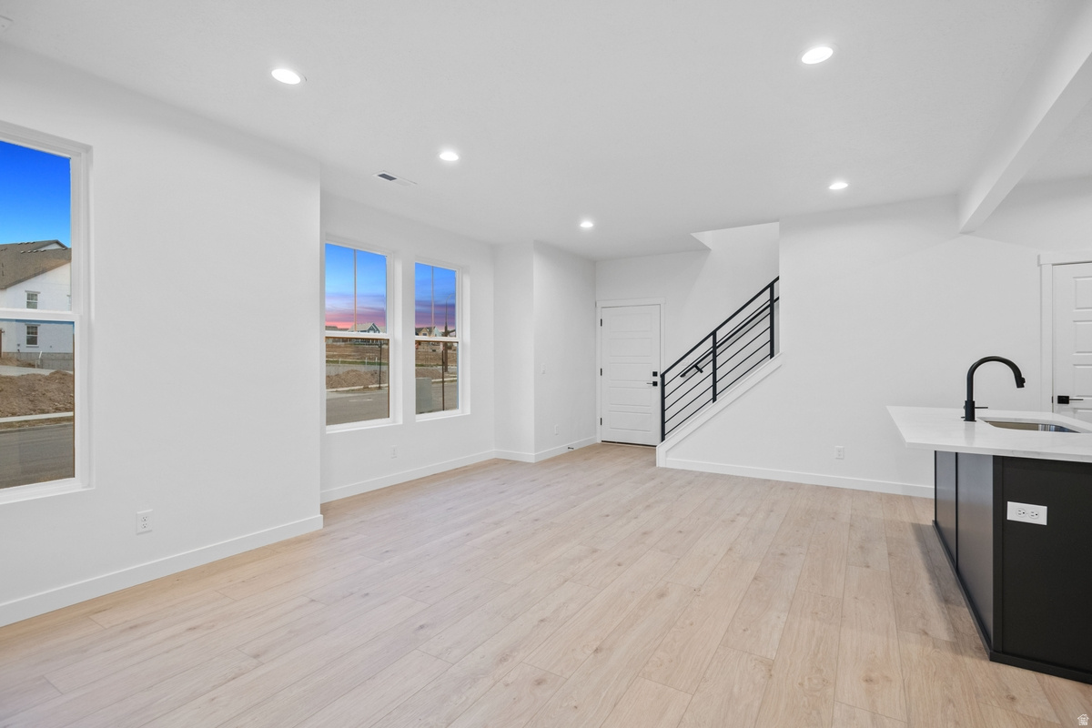 DAYBREAK - Residential