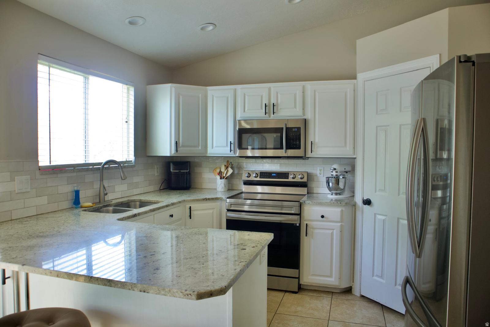 WINDSOR MEADOWS - Residential