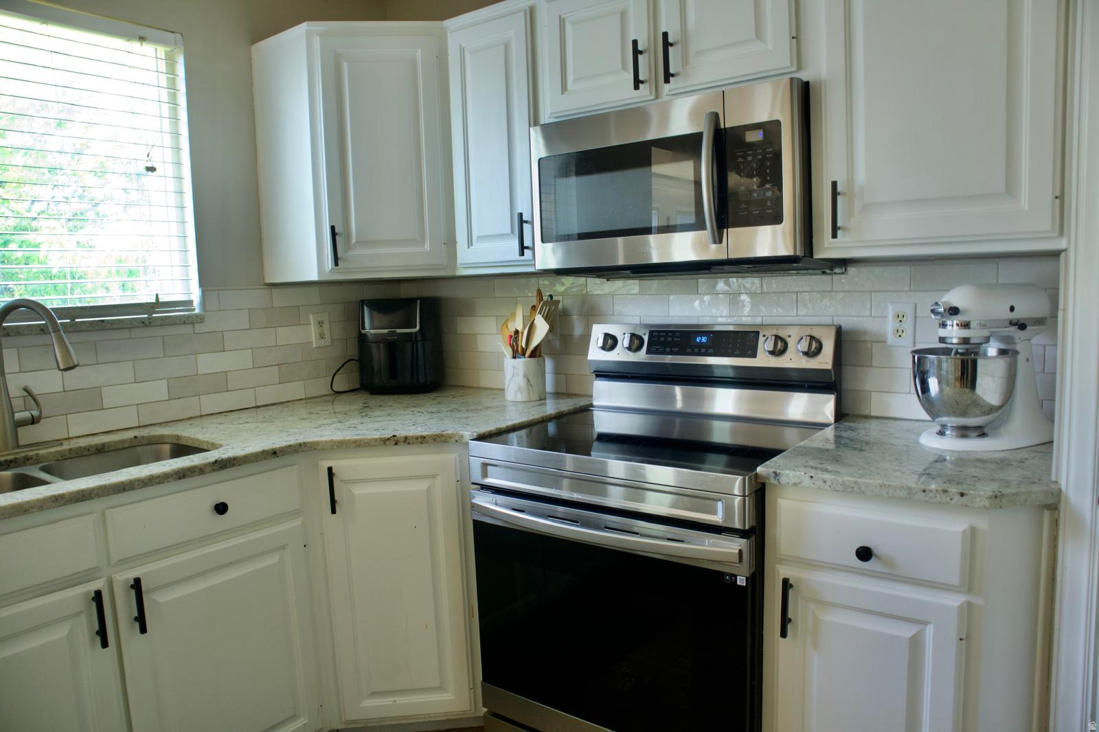WINDSOR MEADOWS - Residential