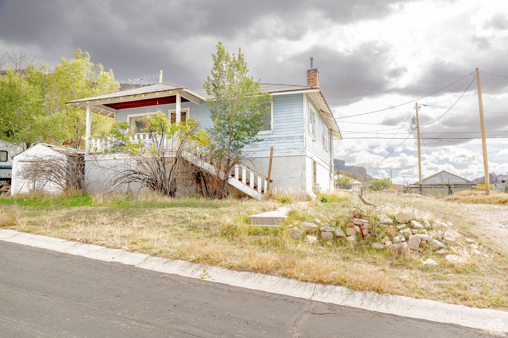 Hidden gem nestled in the picturesque Book Cliffs of Columbia, Utah! This diamond-in-the-rough home has solid potential, offering breathtaking views of the surrounding landscape. Although it needs TLC to reach its full potential, the opportunity to put your own stamp on this property is limitless. With some love and care, this fixer-upper can transform into a stunning retreat that seamlessly blends natural beauty with cozy comfort. Don't miss this chance to own a piece of paradise and make it your dream home.