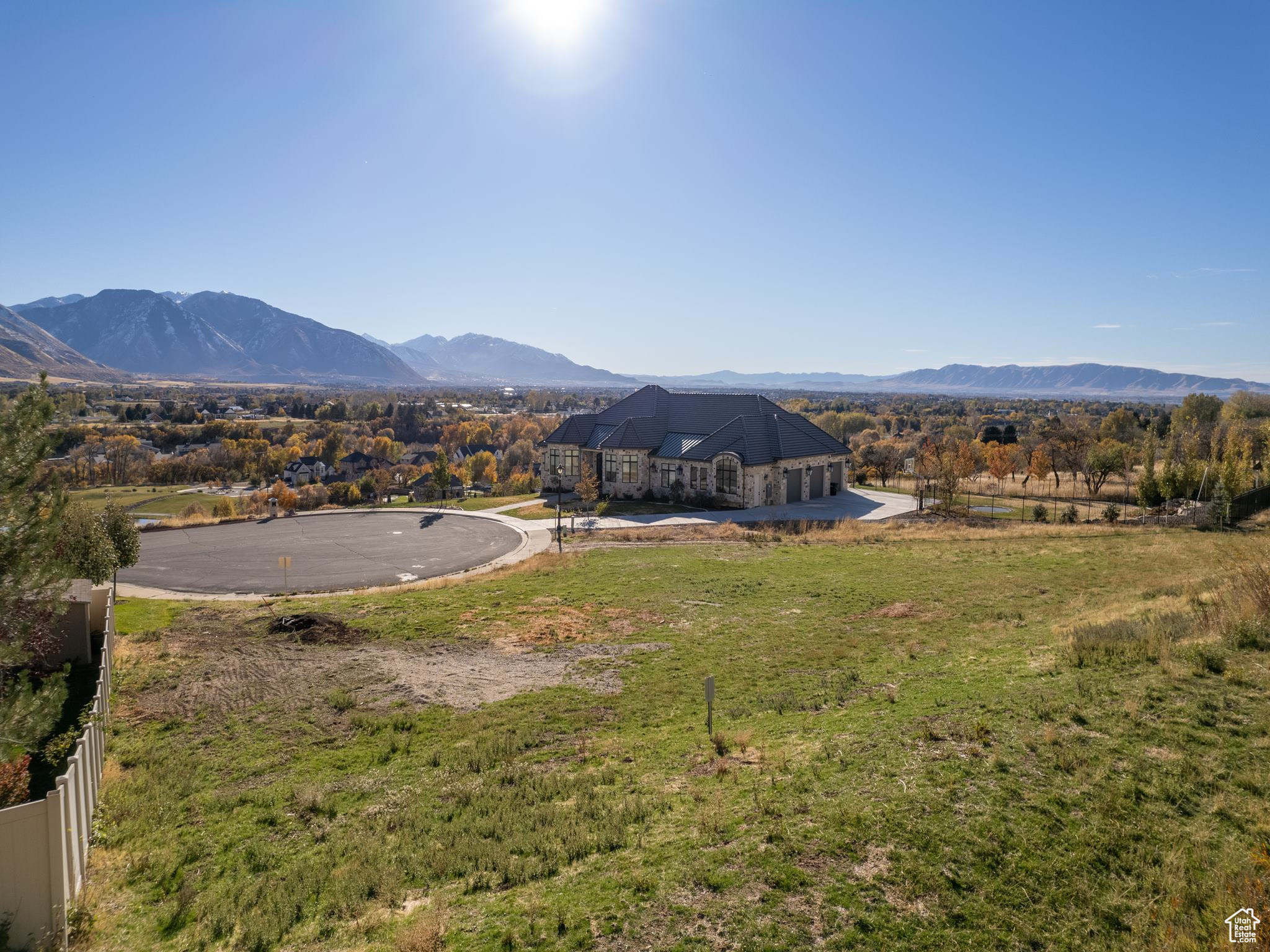 THIRTY OAKS - Land