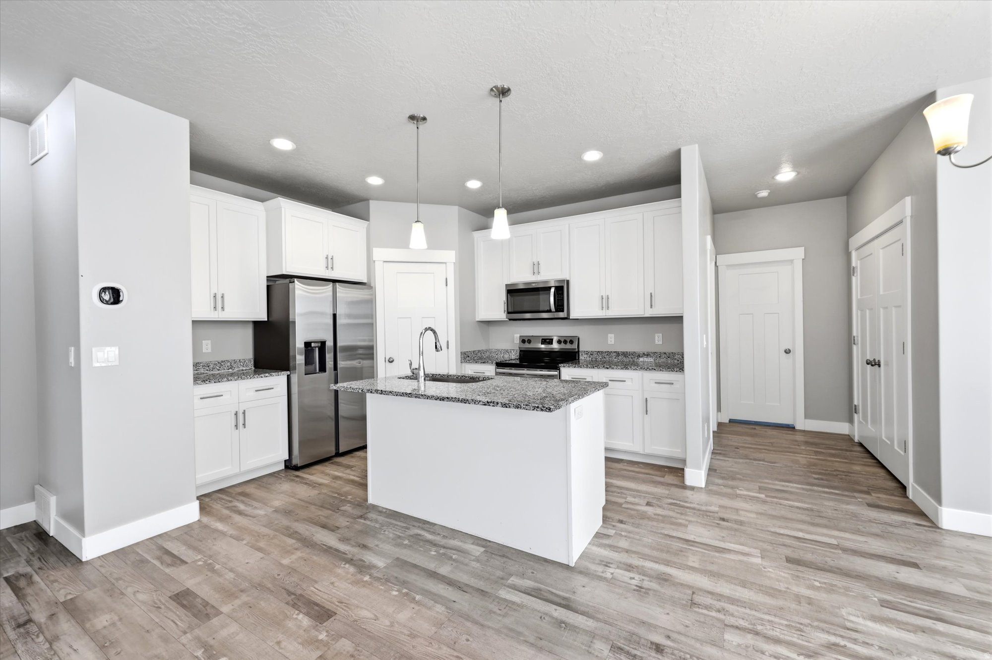 CREEKSIDE@ ARROWHEAD - Residential