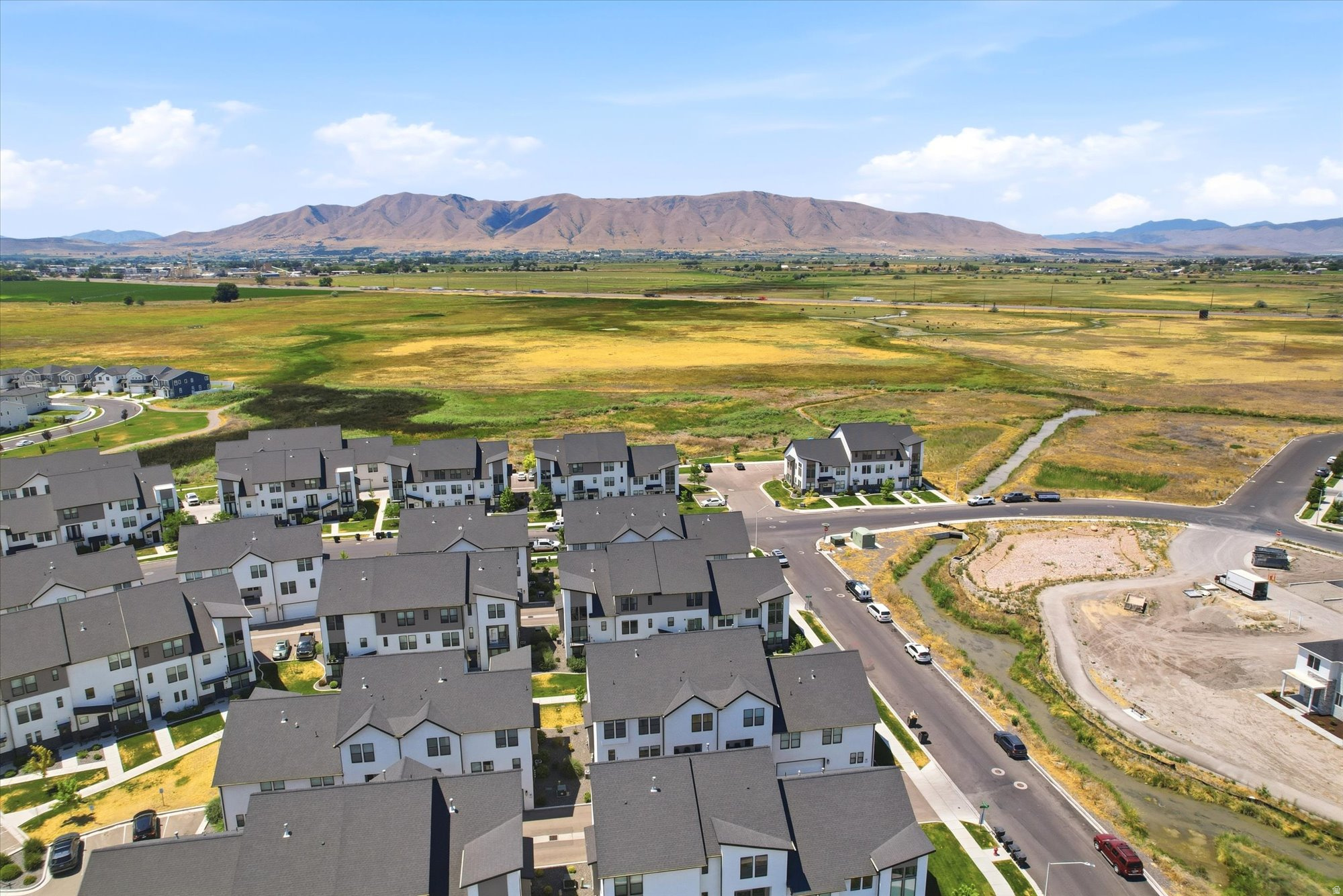 CREEKSIDE@ ARROWHEAD - Residential