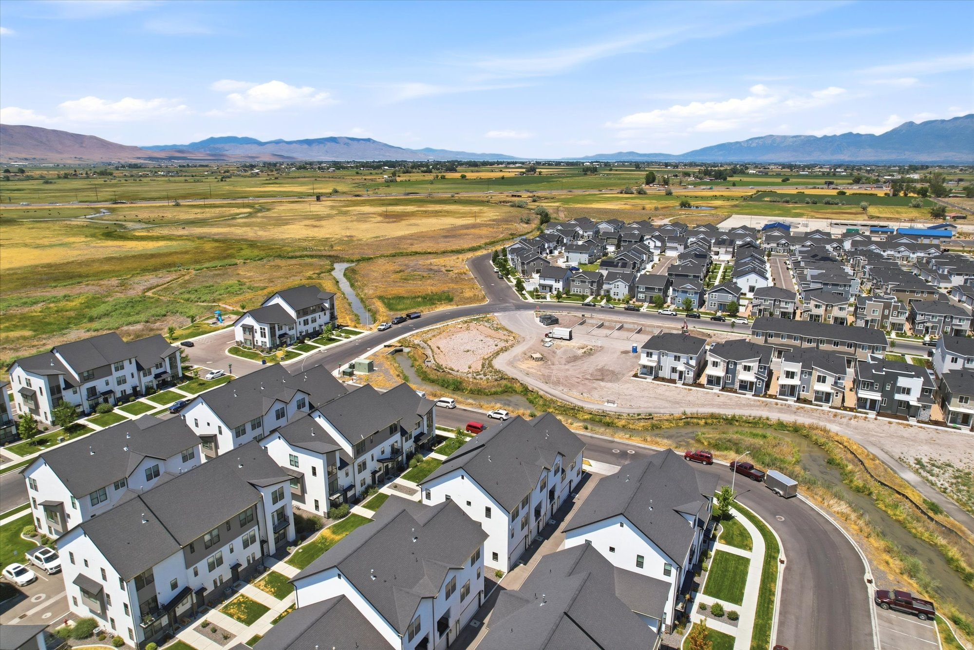 CREEKSIDE@ ARROWHEAD - Residential
