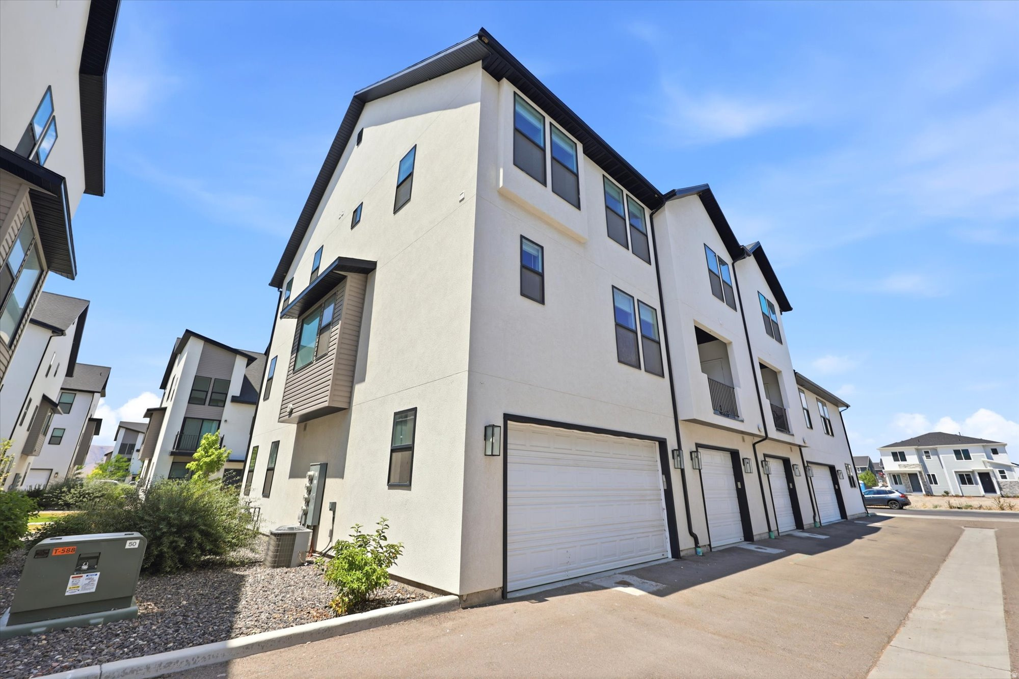 CREEKSIDE@ ARROWHEAD - Residential