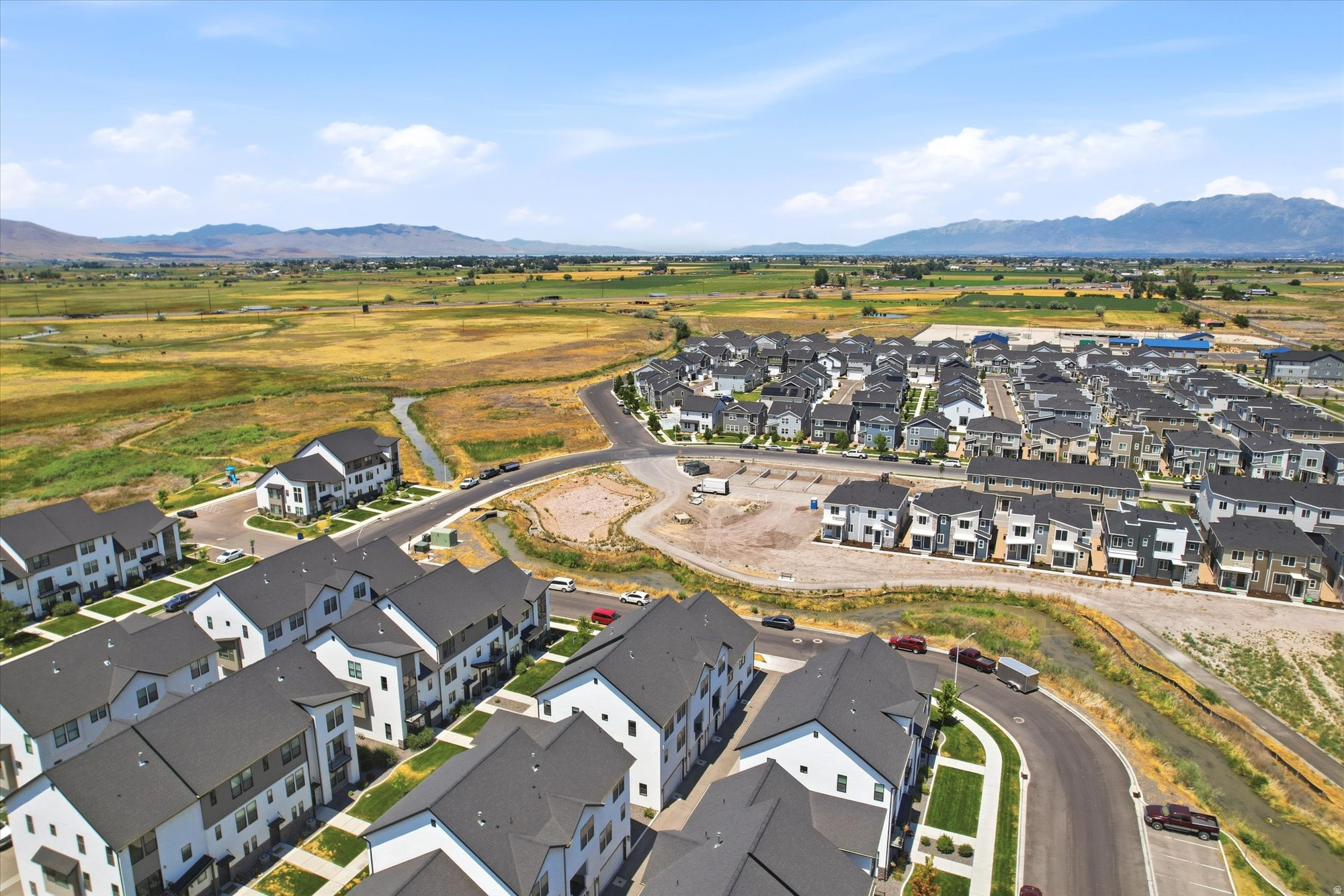 CREEKSIDE@ ARROWHEAD - Residential
