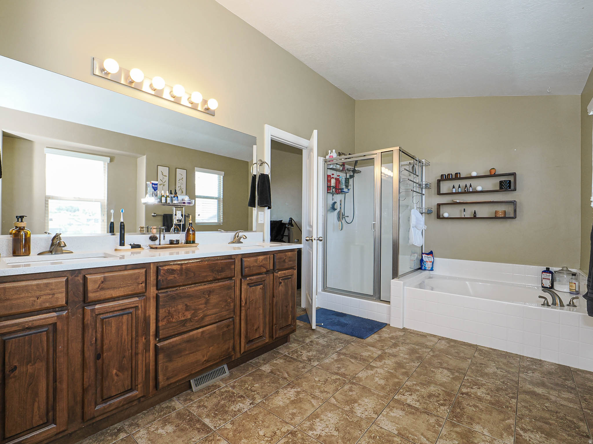 BRIDLEWALK PLACE - Residential