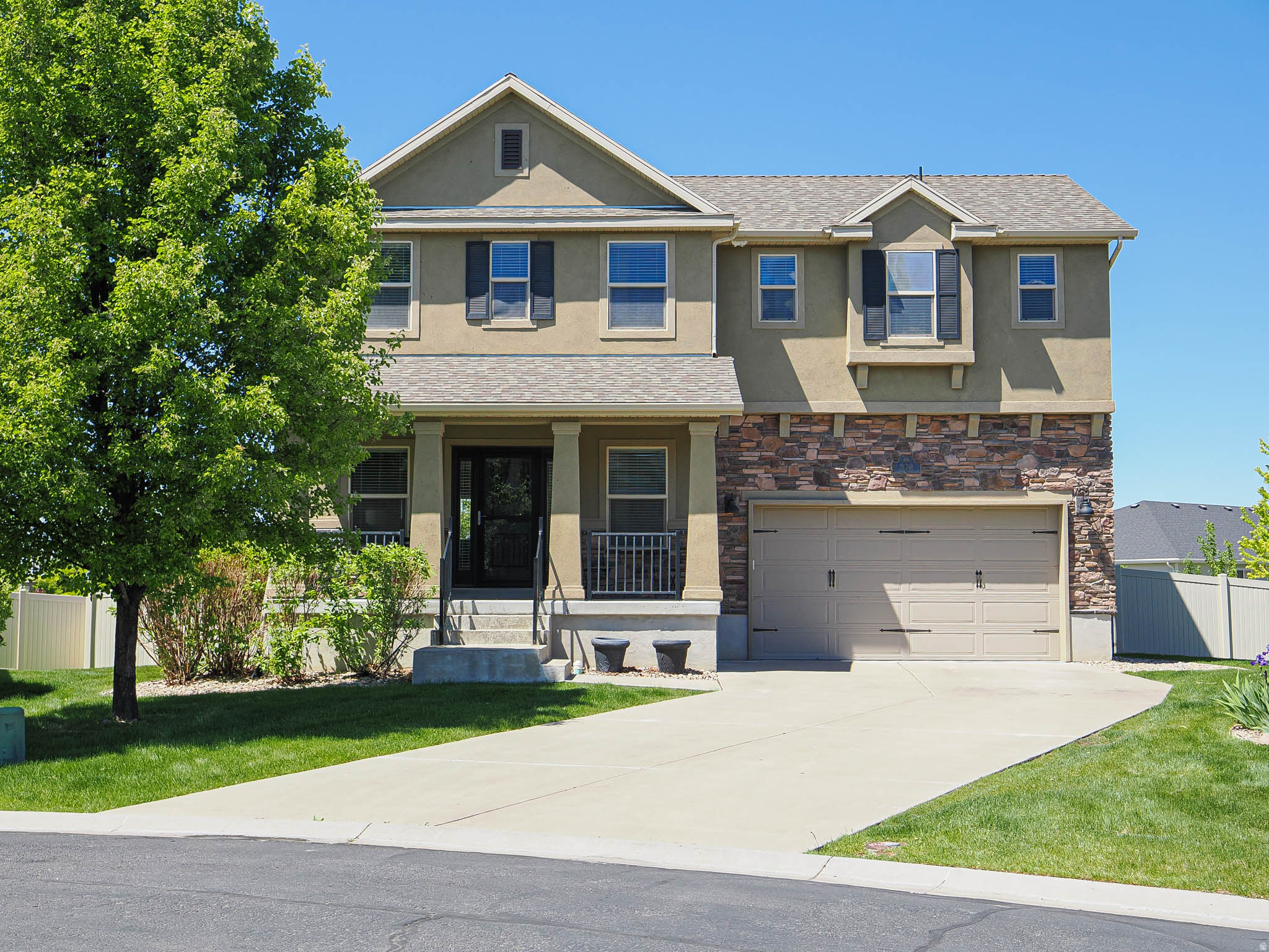 BRIDLEWALK PLACE - Residential