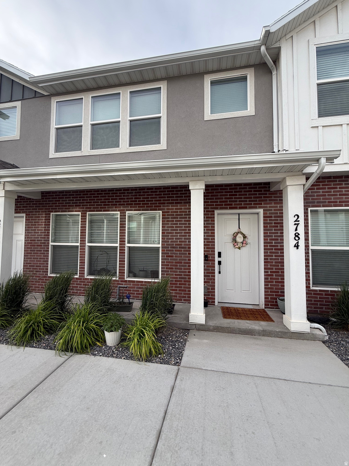Beautiful townhome, very clean and well taken care of. Only a few years new. With excellent location in Eagle Mountain close to schools and commuting in and out of the city rapidly. Great spacious 3 bedrooms and 2 1/2 baths. Double sinks and walk in closet in master. Move in ready. Sqft are provided as a courtesy estimate only and were obtained from county records.  Buyer and buyer's agent to verify all info.