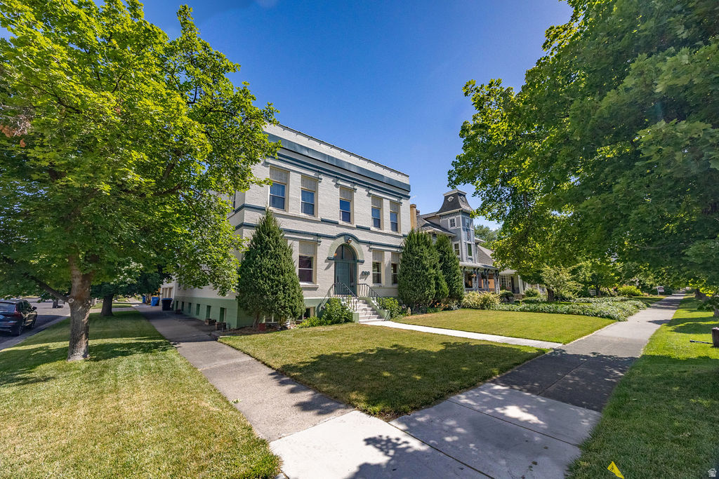 HERITAGE WEST CONDO - Residential