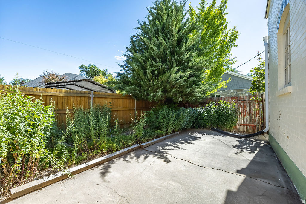HERITAGE WEST CONDO - Residential
