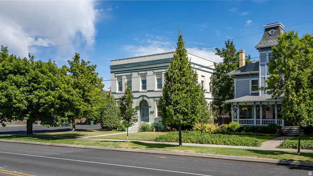 HERITAGE WEST CONDO - Residential