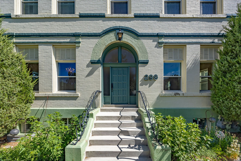 HERITAGE WEST CONDO - Residential