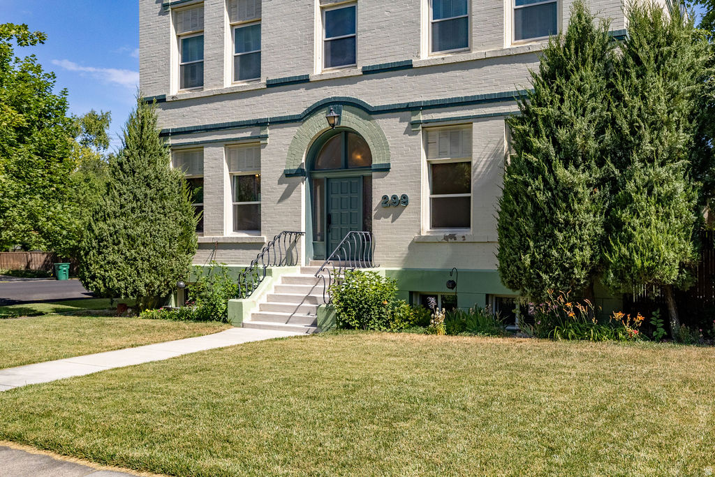 HERITAGE WEST CONDO - Residential