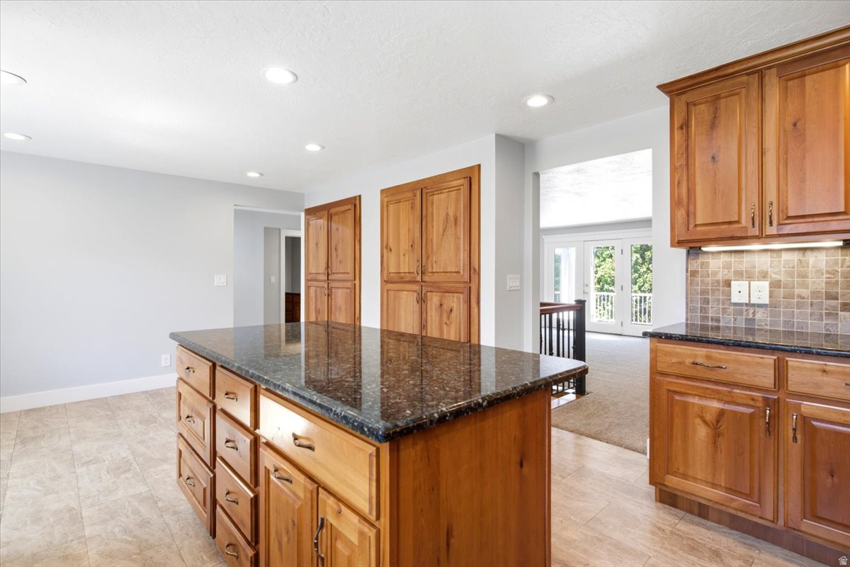 COUNTRY OAKS - Residential