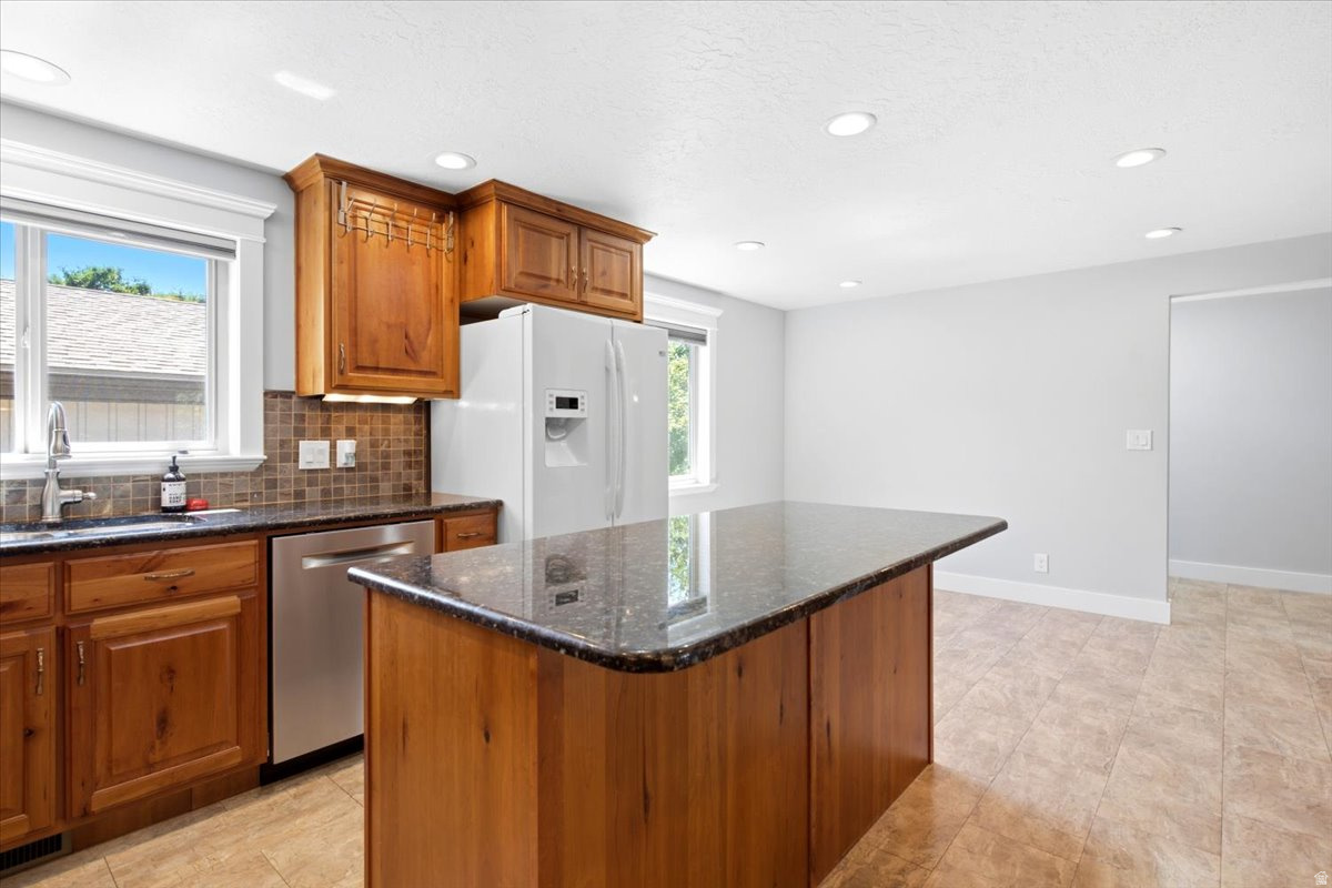 COUNTRY OAKS - Residential