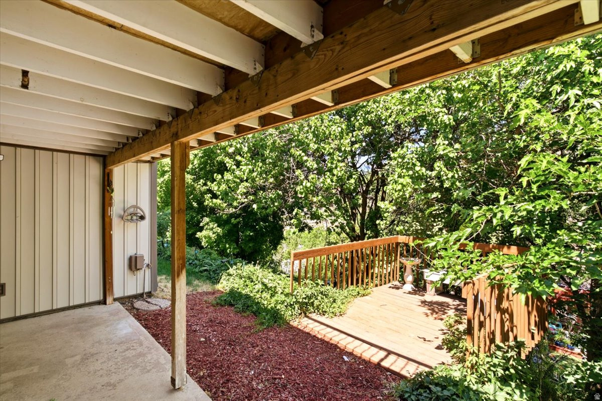COUNTRY OAKS - Residential