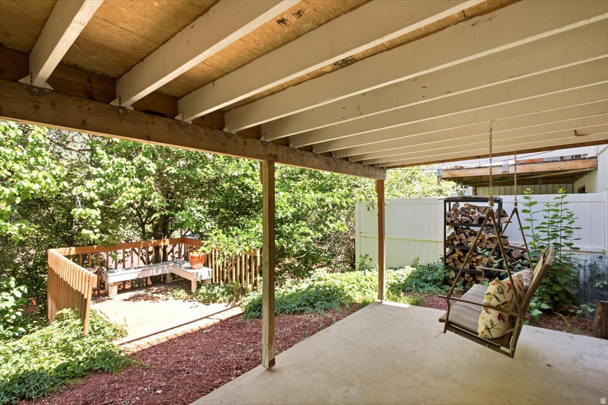 COUNTRY OAKS - Residential
