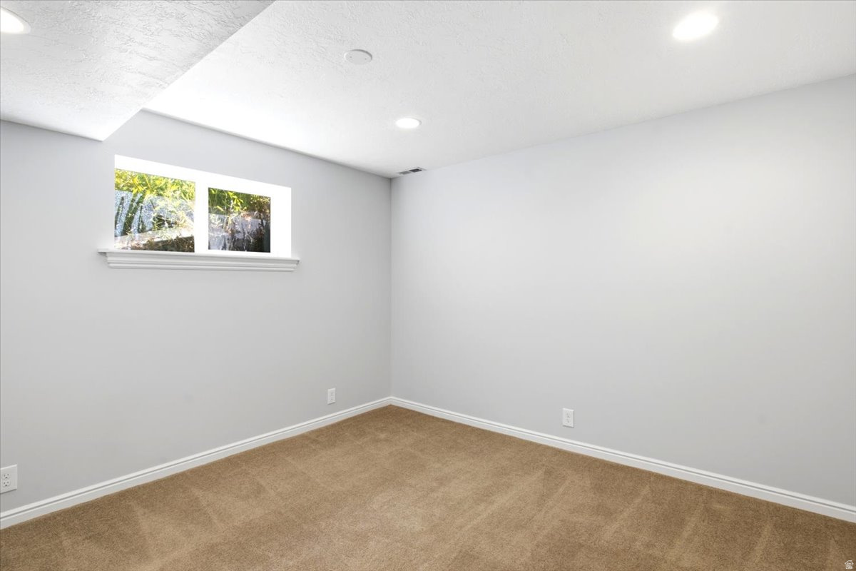 COUNTRY OAKS - Residential