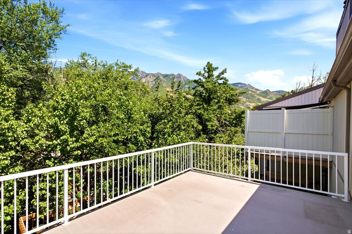 COUNTRY OAKS - Residential