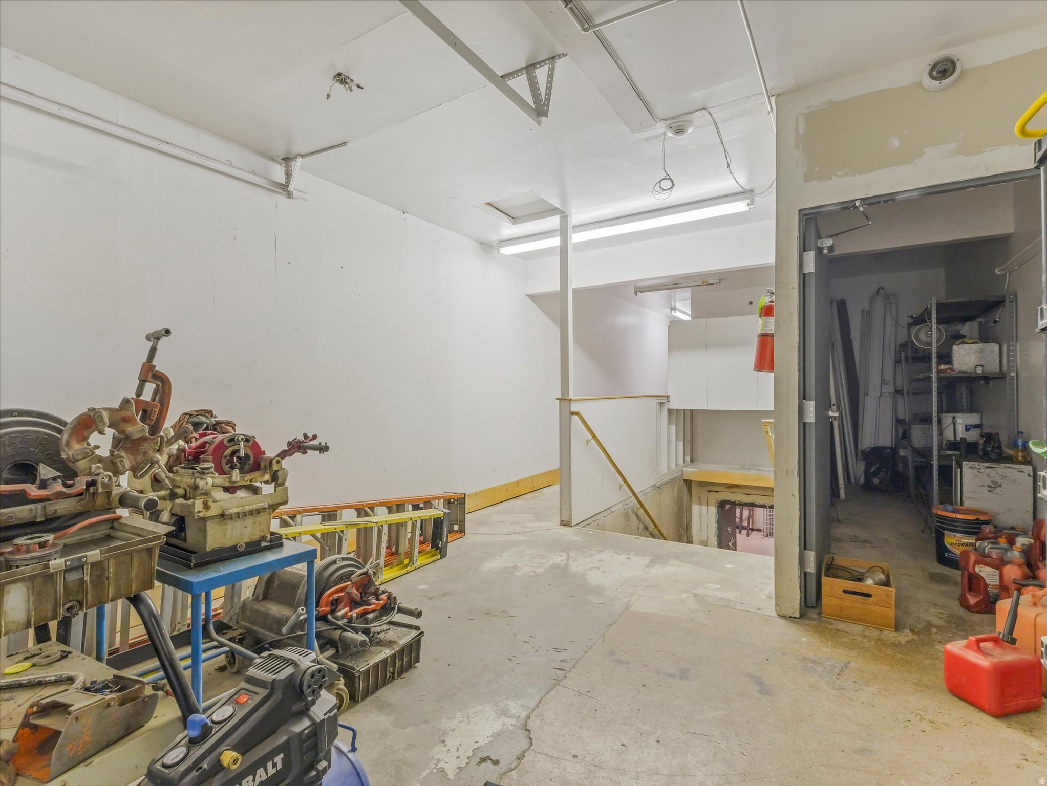 INDUSTRIAL COMMERCE CENTER - Commercial Sale