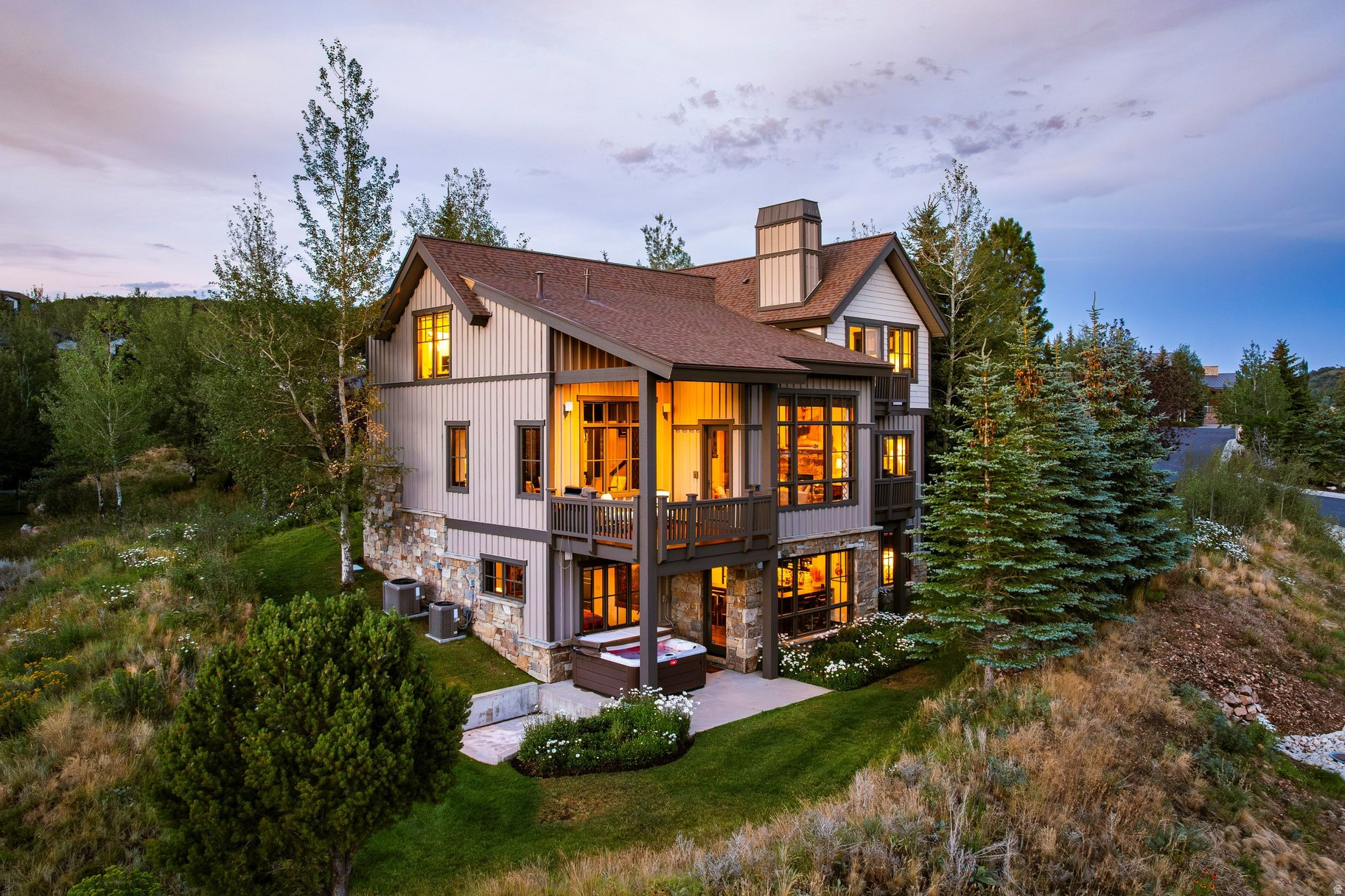 APRIL MOUNTAIN - Residential
